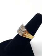 Great 10kt Yellow Gold Diamond Ring