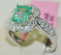 Mesmerizing 18kt Emerald and Diamond Ring