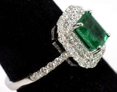 Amazing Emerald & Diamond Ring in 18KT