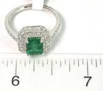 Amazing Emerald & Diamond Ring in 18KT