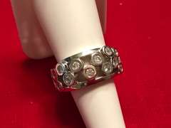Ladies 18K white gold diamond band