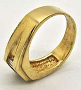 MEN'S 14KT YELLOW GOLD AND DIAMOND RING.