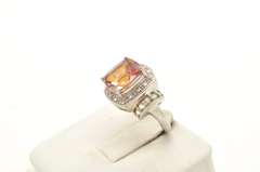 ELEGANT 14KT WHITE GOLD LADIES RING WITH TOPAZ