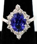 Stunning Tanzanite & Diamond Ring in 18KT