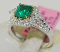 Mesmerizing 18kt Emerald and Diamond Ring