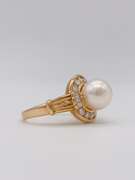 18kt Yellow Gold Pearl & Diamond Ring