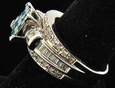 LADIES BLUE & WHITE DIAMOND RING.