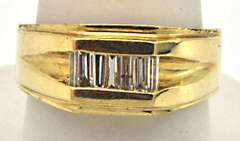 MEN'S 14KT YELLOW GOLD AND DIAMOND RING.