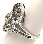 LADIES 14 KT WHITE GOLD FLOWER DIAMOND RING.