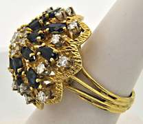 LADIES 18 KT DIAMOND AND SAPPHIRES PYRAMIDE RING.