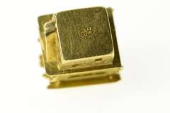 18K Yellow Gold 3D Ornate Retro Cabin House Home Charm/Pendant