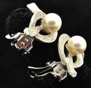 Attractive Vintage 14kt Gold Pearl Leaf Motif Earrings