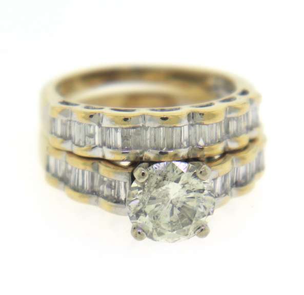 Dazzling Round Brilliant Cut Diamond w Scalloped Channel Set Shank