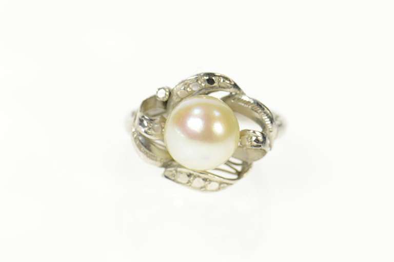 10K White Gold Retro Pearl Curvy Swirl Ornate Statement Ring