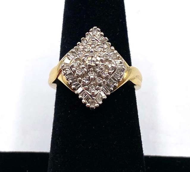 14kt Yellow Gold Diamond Cluster Ring