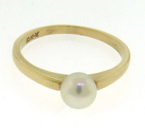 Beautiful Yellow Gold Pearl Ring