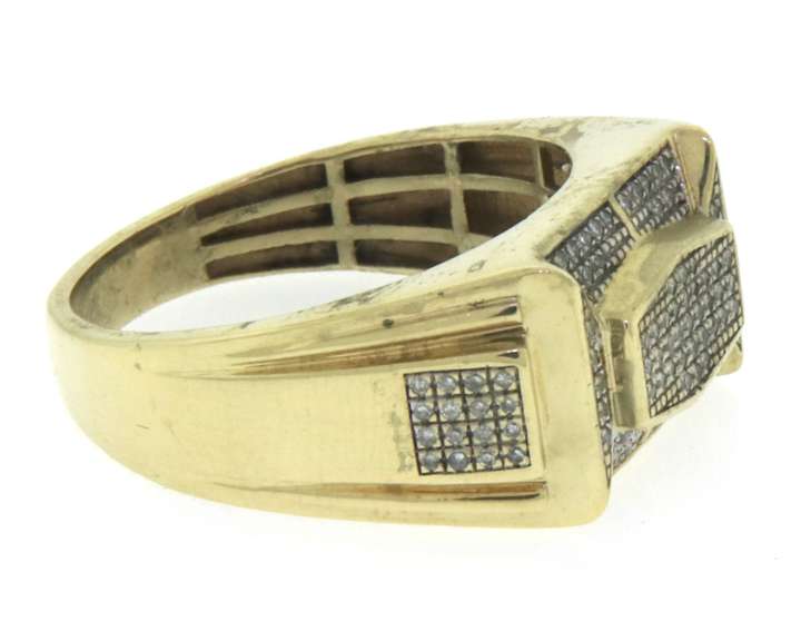 Gent's Yellow Gold Diamond Ring