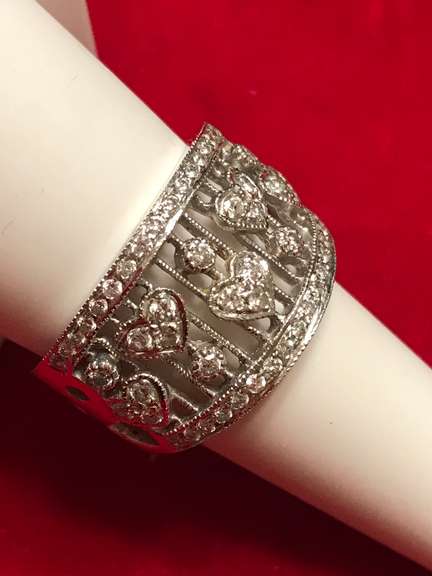 LADIES 18K WHITE GOLD DIAMOND BAND