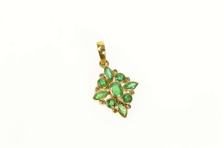 18K Yellow Gold 1.24 Ctw Natural Emerald Diamond Cluster Pendant