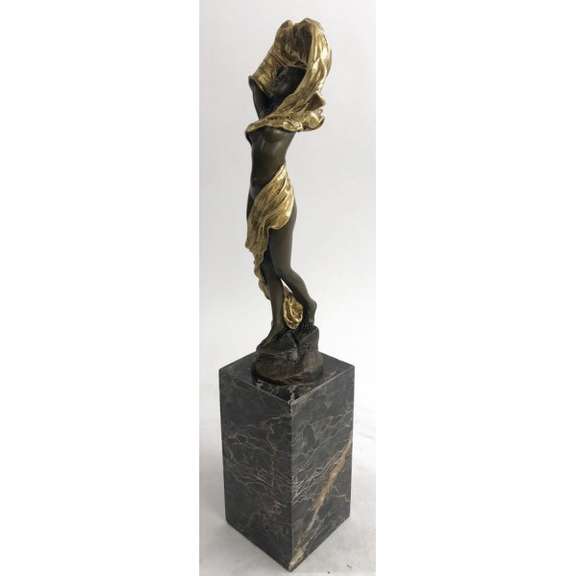 Sexy Female Bronze Sculpture