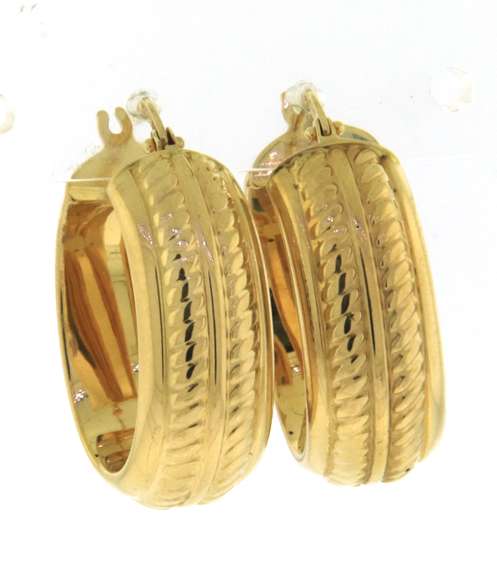 Amazing Yellow Gold Ribbed Oval Hoop Earrings