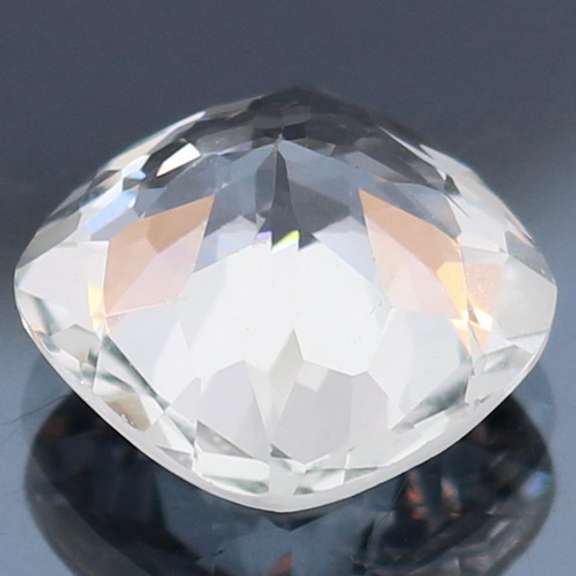 Stunning 13.5ct diamond white Topaz