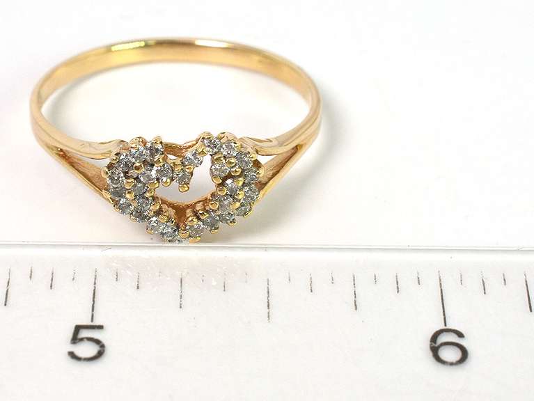 Sparkling 0.26CTW Diamond Heart Ring in 14KT Yellow Gold, Size 12-1/4