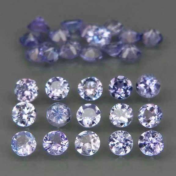 Glittering 2.85ct bright blue violet Tanzanite set