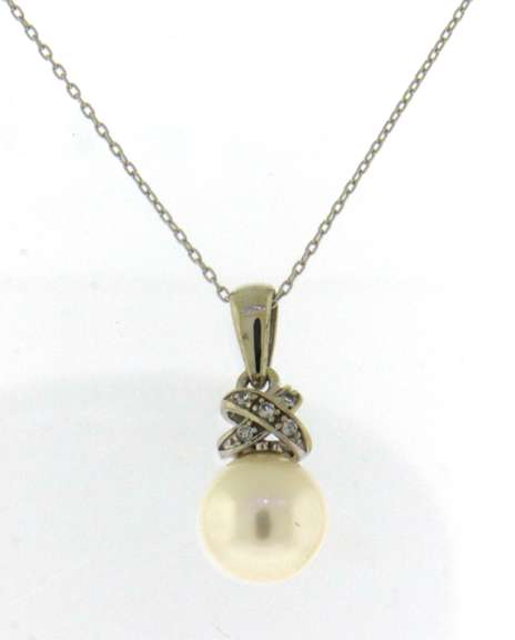 Choice White Gold White Pearl and Diamond Necklace