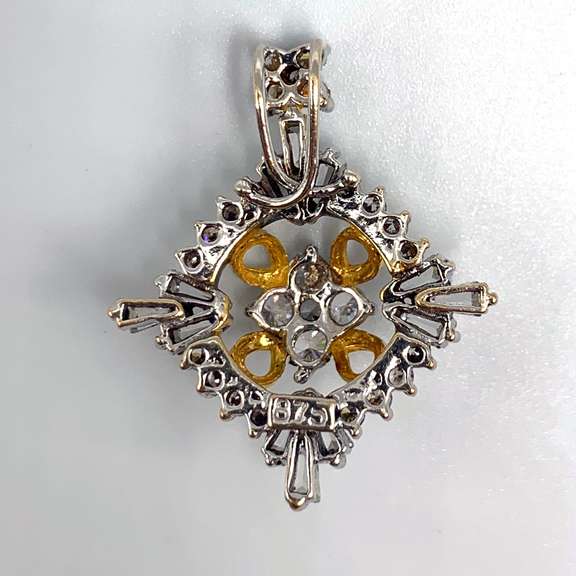 Beautiful 18KT Gold Pendant