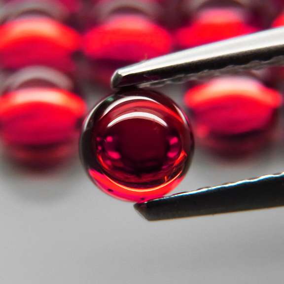 Gorgeous chianti red 8.79ct 20pc Garnet set