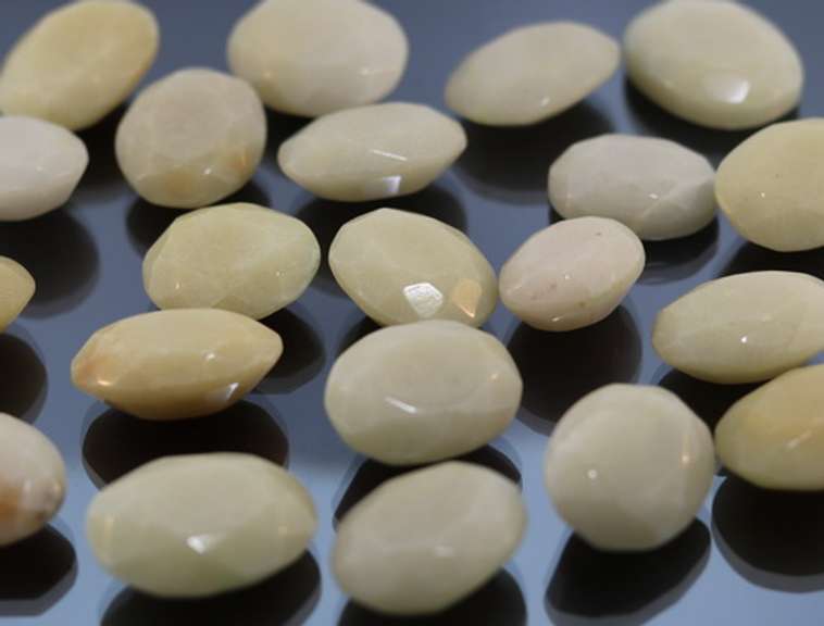 Substantial 775 carats of untreated ivory white Onyx