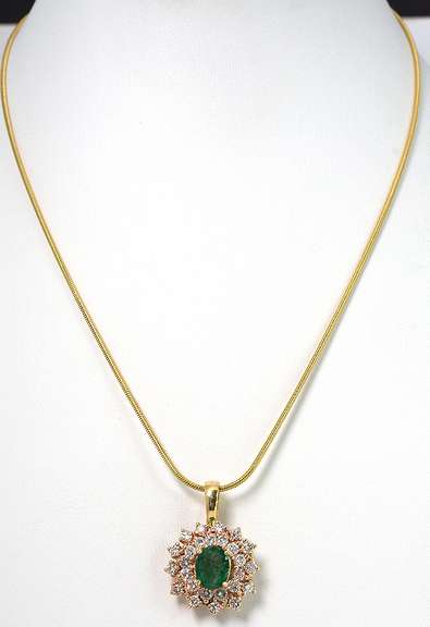 Classy Emerald & Diamond Necklace in 14KT Yellow Gold
