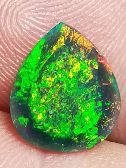 Full cover! Fairy fire! 1.38ct black Opal