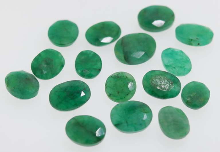 Huge 247ct 16 piece Emerald parcel