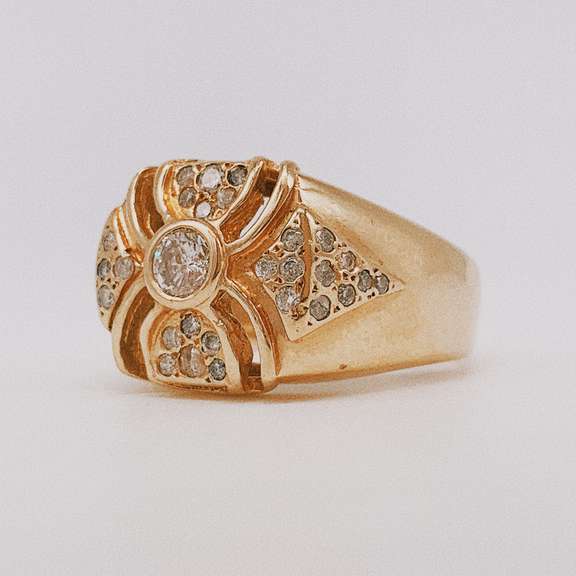 14kt Yellow Gold & Diamond Ring