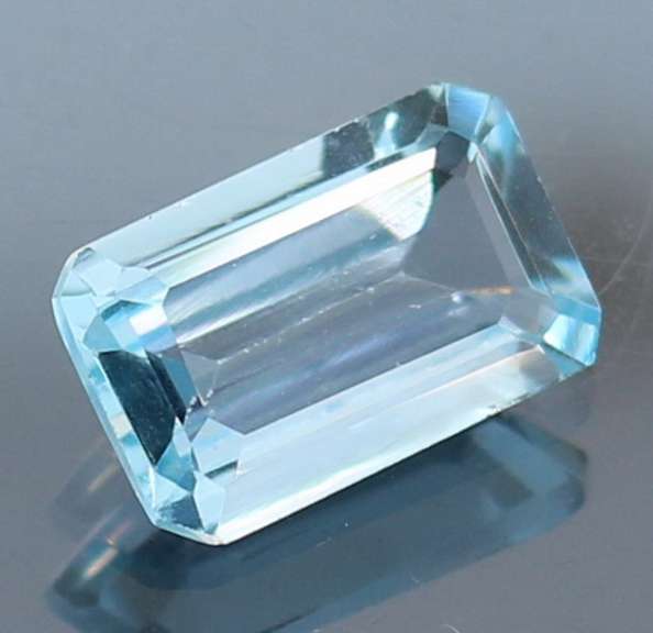 Amazing 3.57ct emerald cut sky blue Topaz