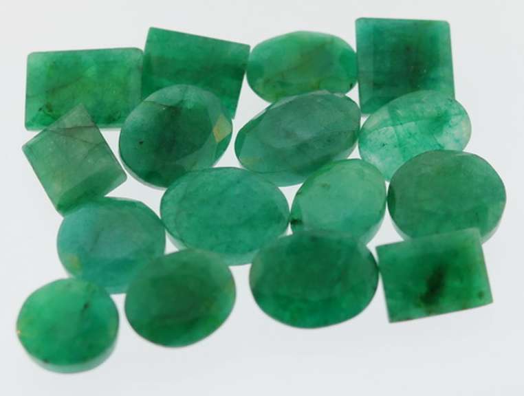 Huge 258.5ct 16 piece Emerald parcel