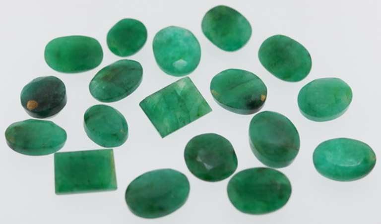 Huge 278ct 18 piece Emerald parcel