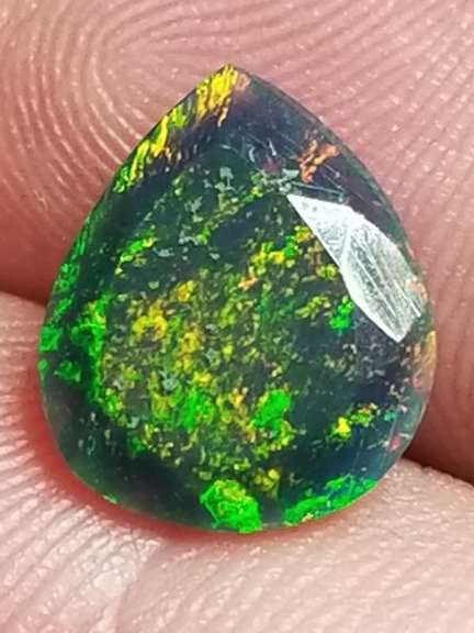 Full cover! Fairy fire! 1.38ct black Opal