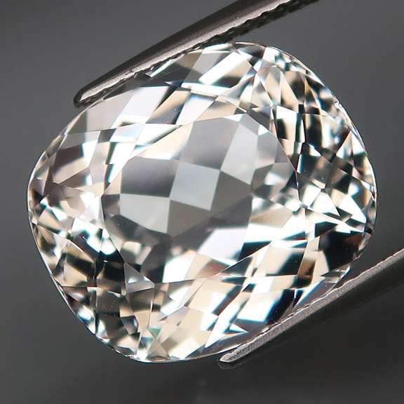 Gigantic 17.32ct diamond white Topaz
