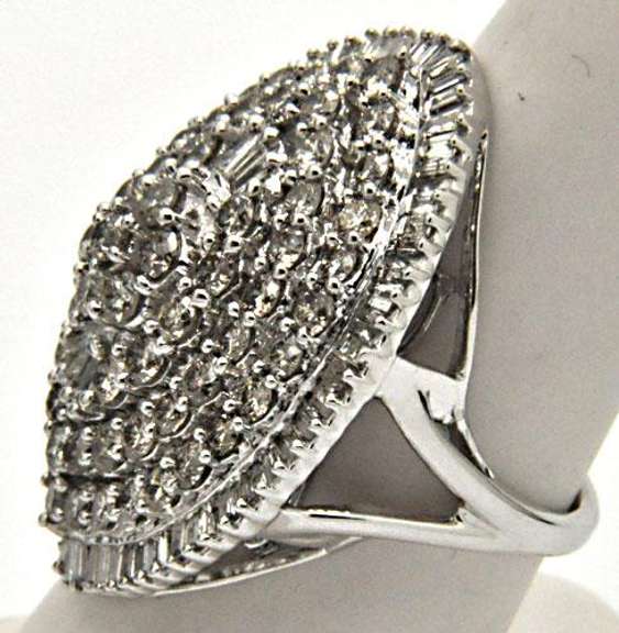 LADIES RING WITH APPROX. 5.00 CARATS OF DIAMONDS