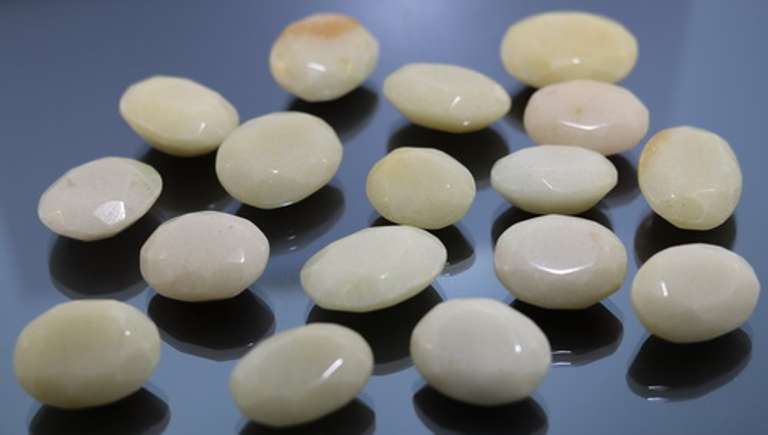 Substantial 626 carats of untreated ivory white Onyx