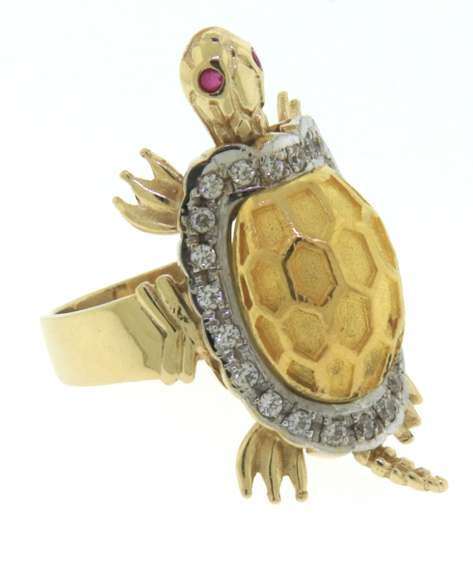 Modern and Sleek Turtle Ring With Diamonds