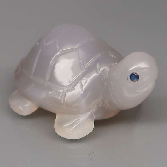Simply adorable 30.29ct Chalcedony turtle carving