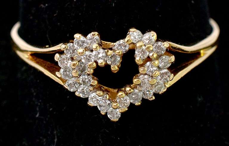 Sparkling 0.26CTW Diamond Heart Ring in 14KT Yellow Gold, Size 12-1/4