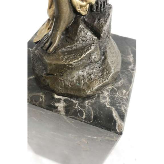 Sexy Female Bronze Sculpture