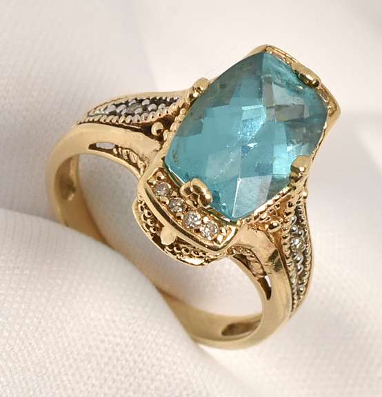 Fashionable Blue Topaz Ring