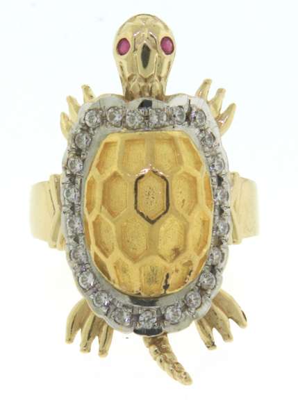 Modern and Sleek Turtle Ring With Diamonds