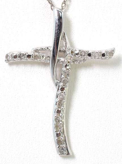 Sweet 1/10CTW Diamond Cross Necklace in White Gold